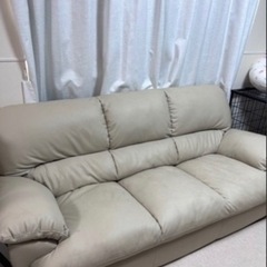 2023年10月購入●元値8万●3人掛けソファ●2箇所破れありの...