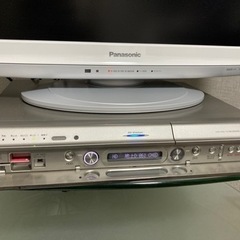 【お渡し先決定済み】液晶テレビ、DVDレコーダー、テレビ台の3点セットの画像