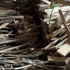 薪(広葉樹)トラック1台分ロープ無しで積めるまでの画像