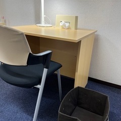 机、コクヨチェア、ニトリのデスクスタンドと ティッシュボックスと...