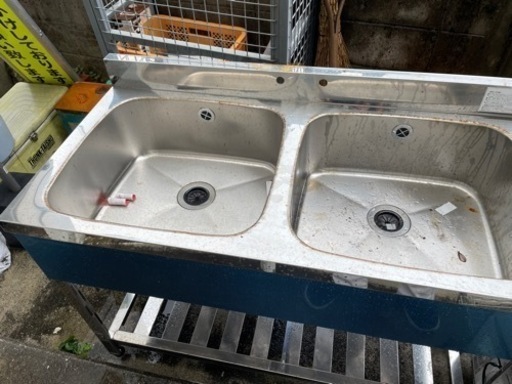 二層シンク、水栓なし