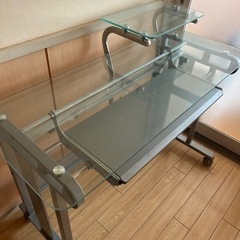ガラスデスク　チェア　クッション