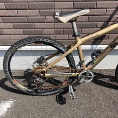 自転車 クロスバイクの画像