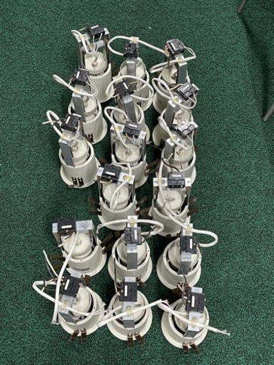 天井埋め込み型照明器具19個