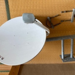 BSアンテナと台座の画像