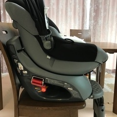 エールべべ　チャイルドシートの画像