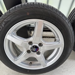 車のパーツ タイヤ、ホイールの画像