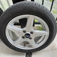車のパーツ タイヤ、ホイール