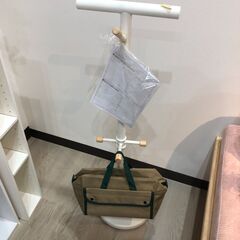 ランドセルスタンド ランドセルラック バッグ 収納 かばん 鞄 リュック リュックサック ハンガーラック ポールハンガー 浮かせる収納 床置きしない ホワイトの画像