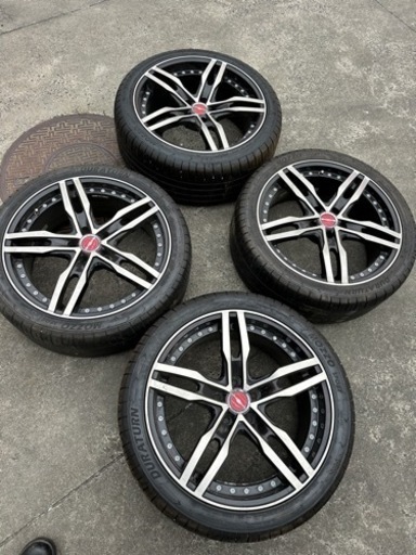 車のパーツ タイヤ、ホイール