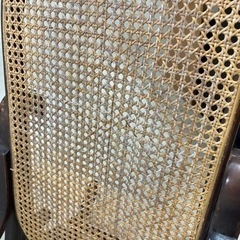 取引場所 南観音 K2404-158 ラタン ロッキングチェア 汚れ キズあり 背もたれの固定ネジ一本欠品 木製フレームに破れありの画像