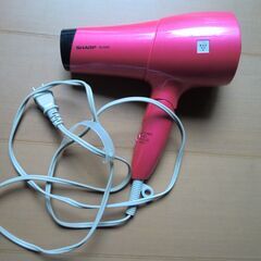 受付終了　SHARP ヘアードライヤーＩＢ-HD63 普通に動きますが2014年製ですのでジャンク品で出品しますの画像