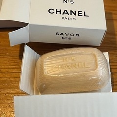 シャネル　未使用　CHANEL 石鹸２つと香水のセットの画像
