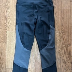 under ARMOUR 女性用の画像