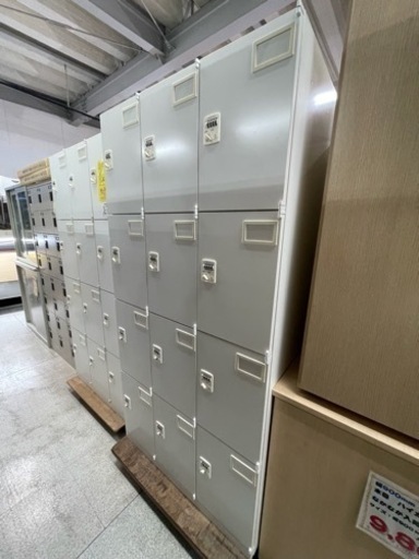 12人用ロッカー ダイヤル式