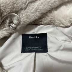 Bershkaモコモコアウターの画像