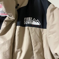 ファーストダウン　　フード付きブルゾンの画像