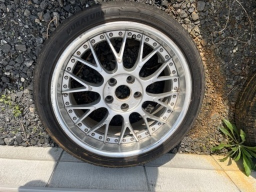 車のパーツ タイヤ、ホイール