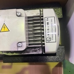 EDWARDS ロータリーポンプ RV12の画像
