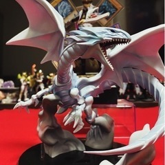 ブルーアイズホワイトドラゴン　フィギュア
