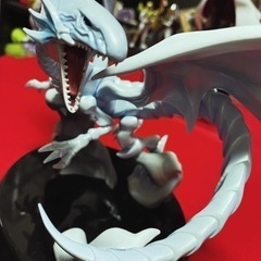 ブルーアイズホワイトドラゴン　フィギュアの画像