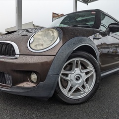 走行9万キロ！月々1.4万円〜分割可❗️車検2年付き！ピカピカのBMW MINIクーパー Sクラブマン☆サンルーフ付き☆キャメル内装♪Dナビ付き☆上品でお洒落なブラウン☆ETC付き☆純正ホイール‼️の画像