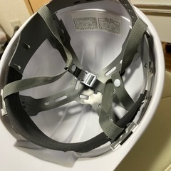 安全靴とヘルメットの画像