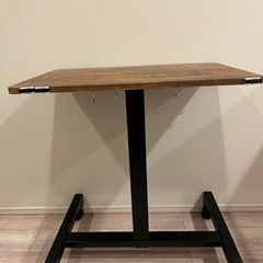 昇降デスクの画像