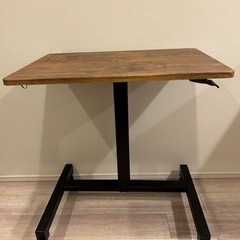 昇降デスクの画像