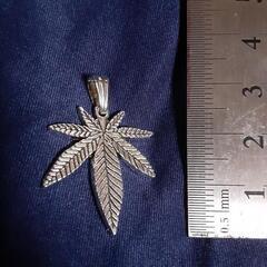 リーフ葉っぱ　マリファナキーホルダー　フック(引っ掛け)付きの画像