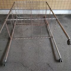 世田谷区近辺配送可能　サビあり　スチールラックセット　棚板3枚（幅90㎝×45㎝）・ポール高さ156㎝（キャスター含む）　メタルラック　シルバー　ワイヤーラック メタルシェルフの画像