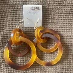 ピアス