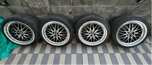 車のパーツ タイヤ、ホイール