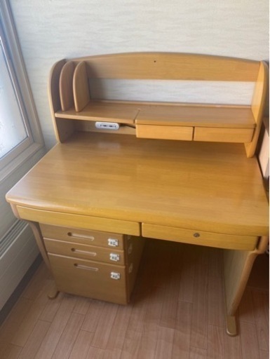 売り切りたいのでお安くします。値引きします。コメント下さい。家具 テーブル 学習机