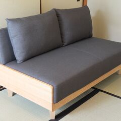 最終値下げ！4月19日に掲載終了します。新品同様二人掛けクッショ...
