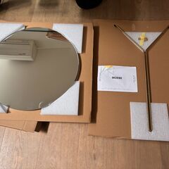 【値下げしました】ムーベ MOEBE ウォールミラー 50cm ブラス WMBR50 ＆ ウォールフック 小 2個（未使用）の画像
