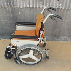 ちょっとコンパクトな車椅子です、小回りができます。パナソニック製の画像