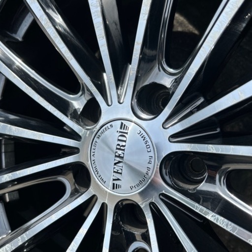 車のパーツ タイヤ、ホイール