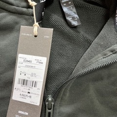 【新品】キッズ　アディダス パーカー　110 の画像