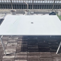 IKEAのテーブル