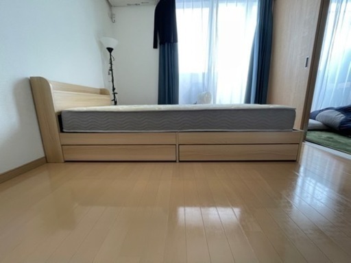 ベッドフレーム、マットレス