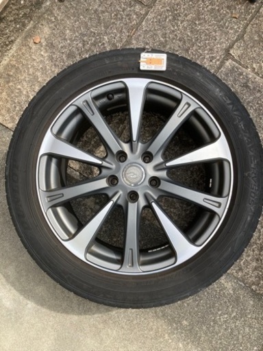 車のパーツ タイヤ、ホイール