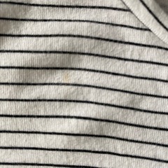 〈H&M〉うさぎTシャツEUR122/128の画像