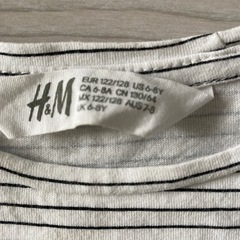 〈H&M〉うさぎTシャツEUR122/128の画像