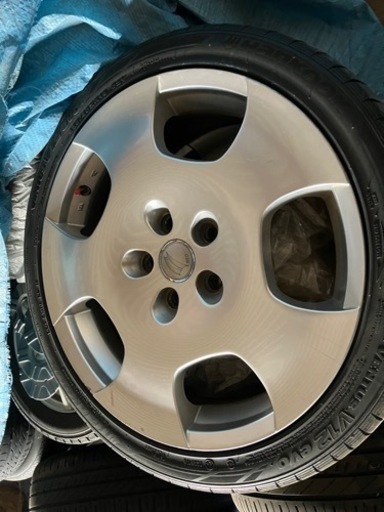 車のパーツ タイヤ、ホイール