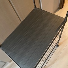 【無料で差し上げます！7日希望】スチールラックの画像