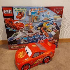 ☆さらに値下げ☆【トミカ】カーズ　トルネードシューターに変身！マ...