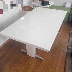 決定しました！ダイニングテーブル　　白の画像