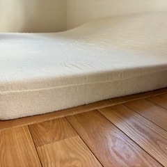 ダブルのマットレスの画像
