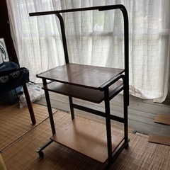 パソコンデスクの画像